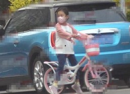 娱乐吃瓜酱骑车